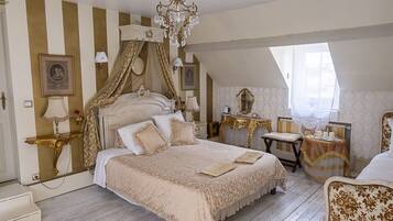 Chambre Triple, salle de bains attenante, vue jardin (Montespan) | Divers