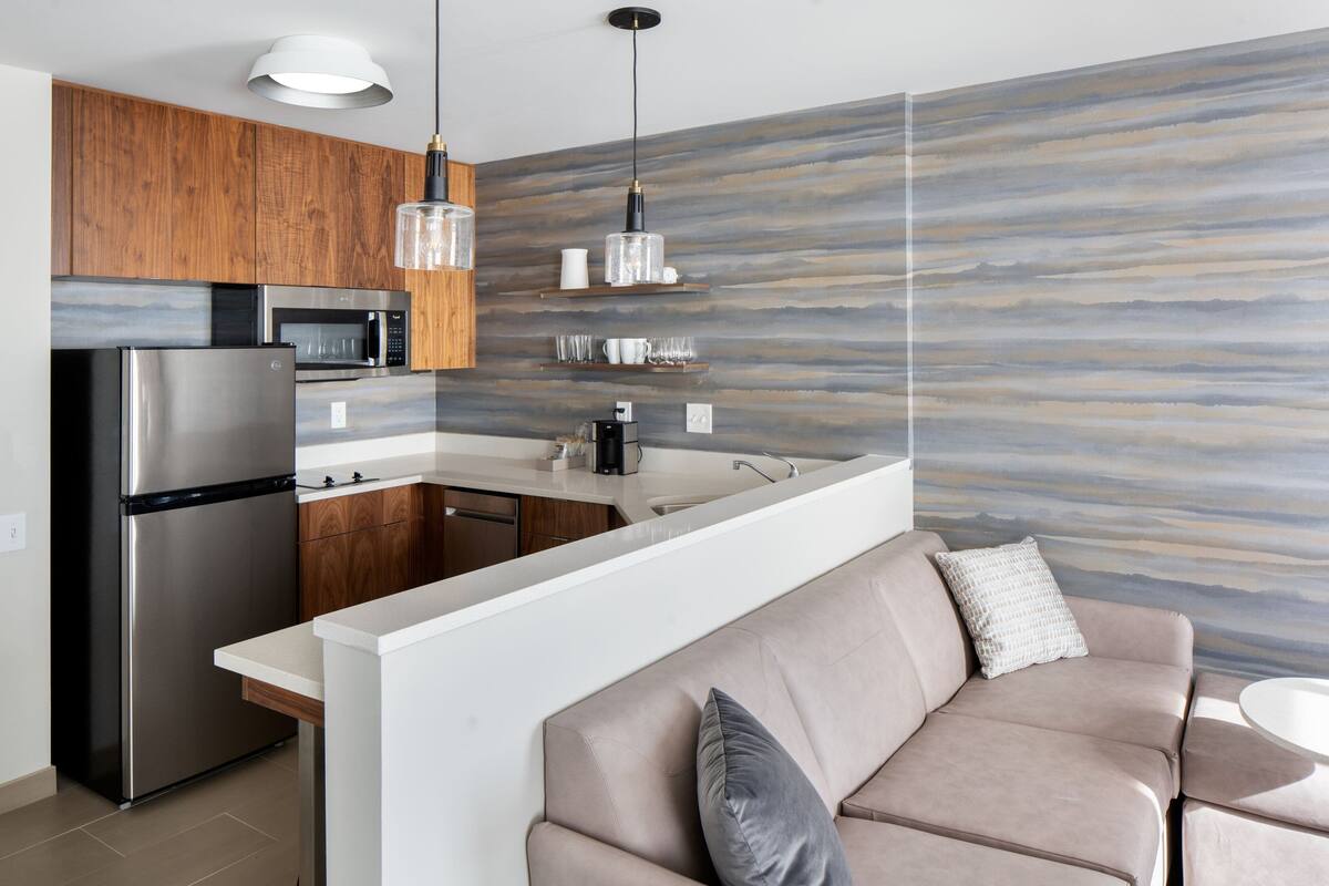 coffee/tea maker, dining tables