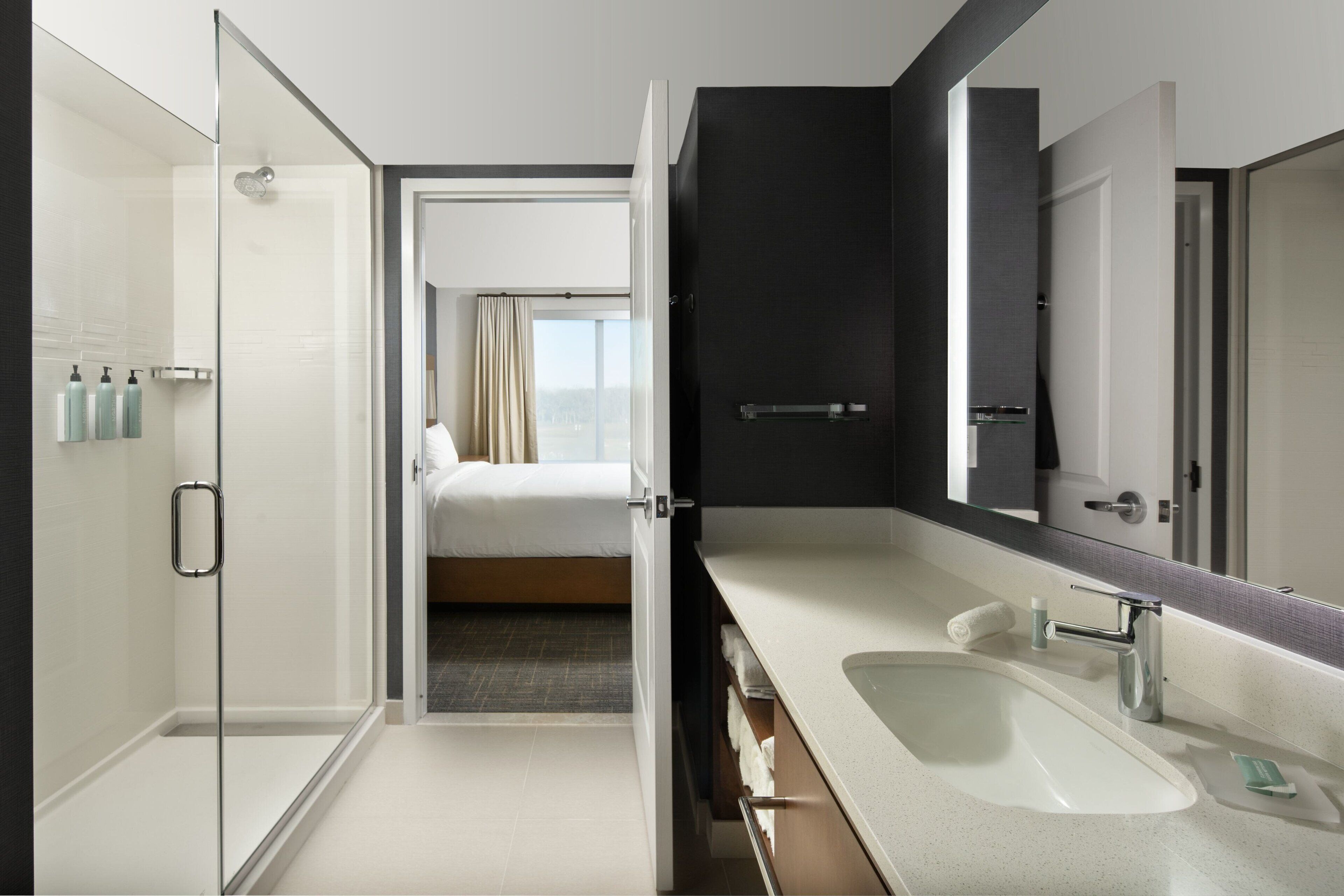 suite, 1 double bed | bathroom | free toiletries, hair dryer, towels, soap