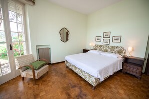 4 quartos, roupas de cama premium, ferros/tábuas de passar roupa