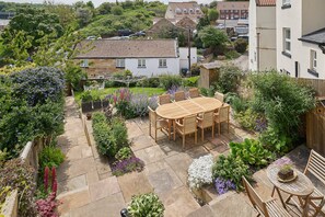 House | In-room dining