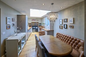 House | In-room dining