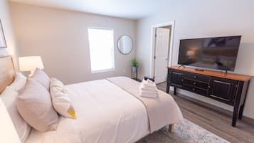 3 habitaciones, tabla de planchar con plancha, wifi y ropa de cama