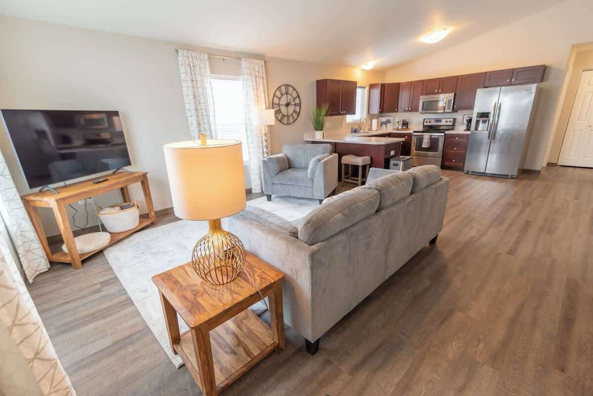 Una televisión, una oficina