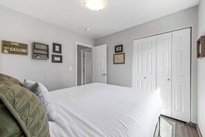 3 bedrooms, iron/ironing board, travel cot, WiFi - Private Home, Full Kitchen, Laundry & Wi-Fi! (Wasilla)