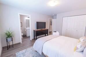 3 bedrooms, iron/ironing board, travel crib, WiFi - Private Home, Full Kitchen, Laundry & Wi-Fi! (Wasilla)