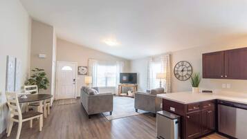 Una televisión, una oficina