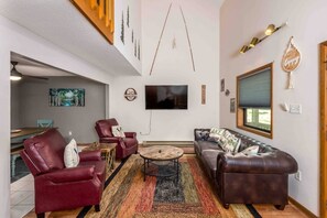 Televisio, takka, työhuone