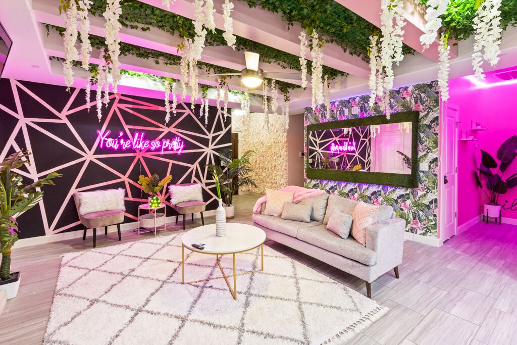 Hot Tub Paradise Pink house Experience 'Casa Rosa'
