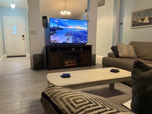 Spacious House near Downtown Deland
