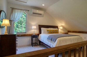 1 bedroom, free WiFi, bed sheets - Historic charm, all new amenities at Swallow's Rest: West (West Grove)