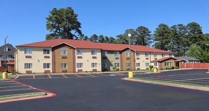 HomeTown Inn & Suites