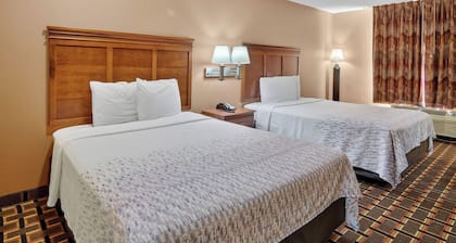 HomeTown Inn & Suites