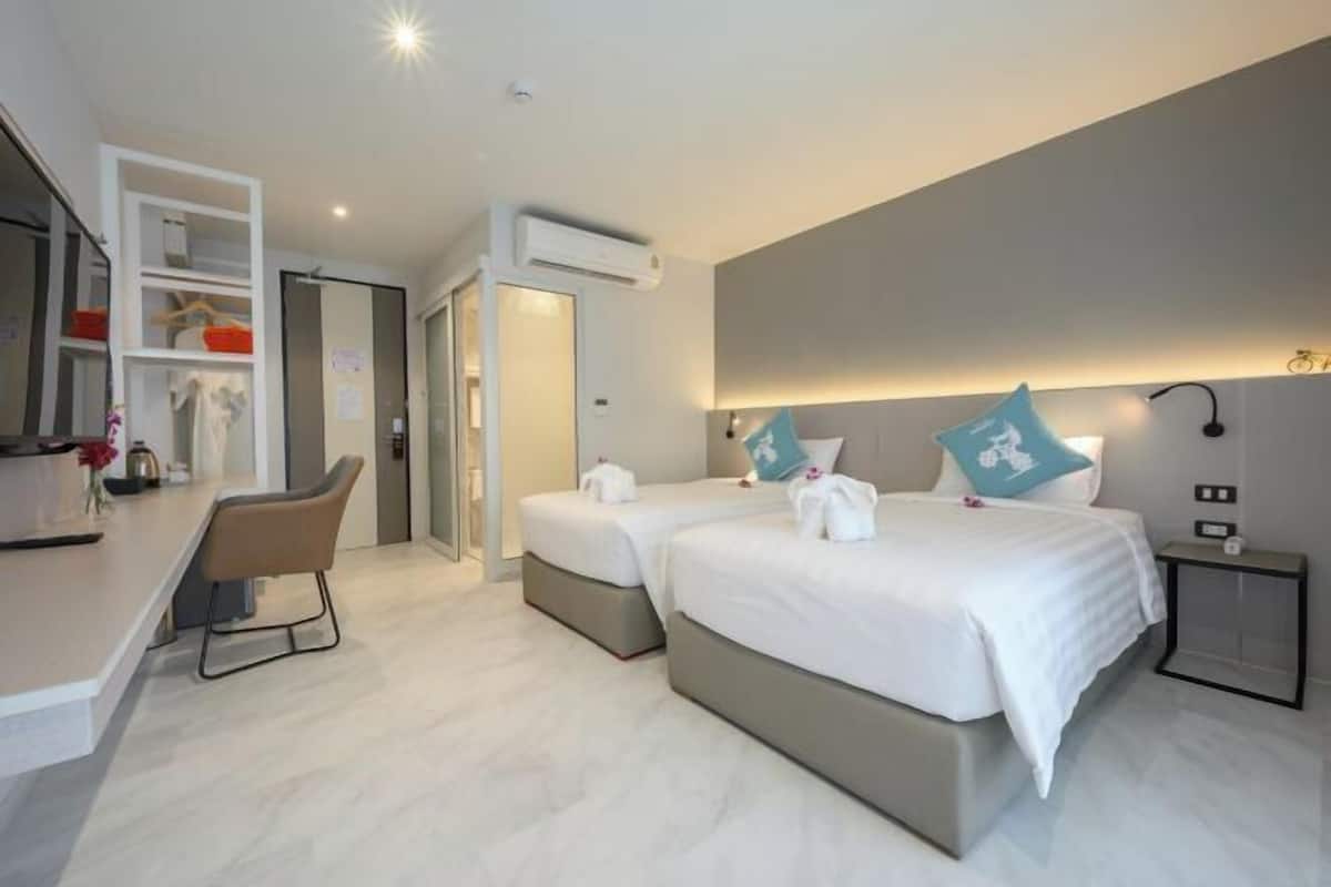 In-room safe, desk, rollaway beds, free WiFi