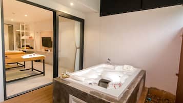 Thai massages, 1 treatment room