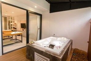 Thai massages, 1 treatment room - Tour De Phuket Hotel (Si Sunthon)