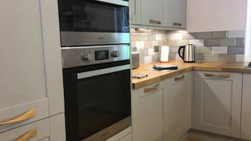 Rumah | Dapur pribadi | Lemari es, microwave, oven, dan kompor