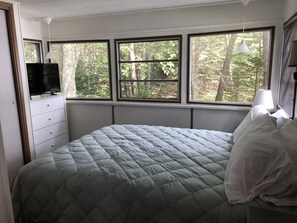 2 bedrooms, iron/ironing board, free WiFi, bed sheets - Oceanfront private beach single family cottage. (Sullivan)