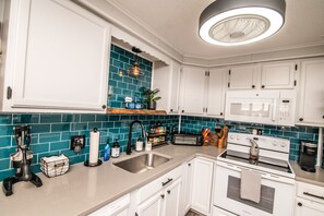 Fridge, microwave, oven, stovetop - Come Hang at the Treehouse!  (Ocean City)
