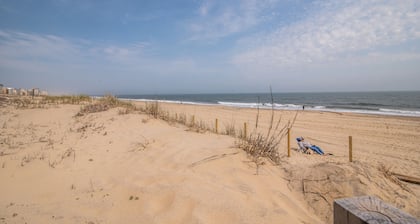 Come Hang at the Treehouse!