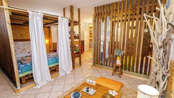 2 camere, una scrivania, ferro/asse da stiro, Wi-Fi gratuito