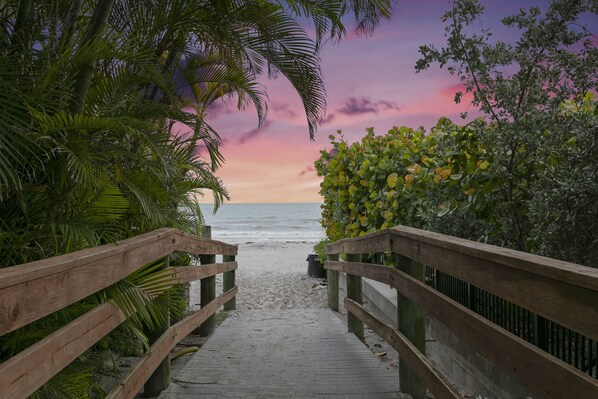 Beach nearby, sun loungers, beach towels