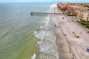 Beach nearby, sun loungers, beach towels