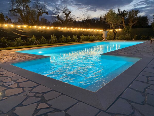 Piscina all'aperto, una piscina riscaldata