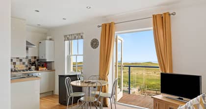 Surf Deck - Spectacular Views, Close to Beach
