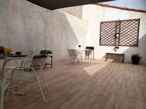 Outdoor dining - HOUSE OF THE ARQUILLO (Teruel)
