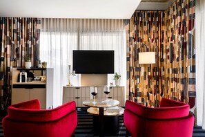 ルーム クイーンベッド 2 台 シティビュー | ミニバー、アイロン / アイロン台、ベビーベッド (無料)、可動式ベッド (無料)