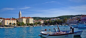 A2 - Cozy Apartment, Best Location in Supetar