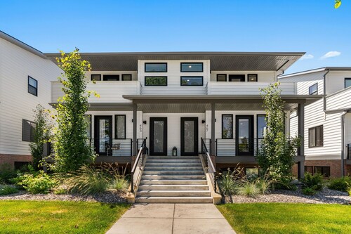 The City Slicker -  Spacious 3 Bedroom Luxury Townhome in Downtown Bozeman!