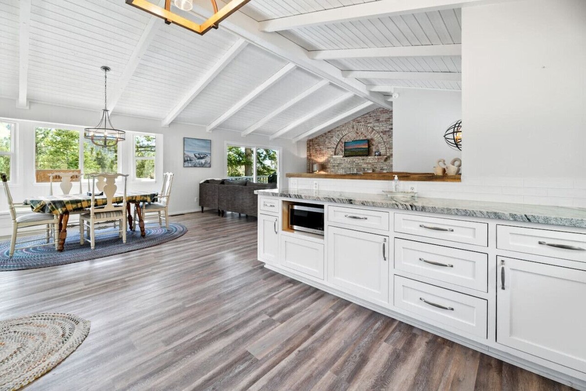 Photo 8 of Sterling Jay Chalet- 3 Bed 2.5 Bath W/ Spa