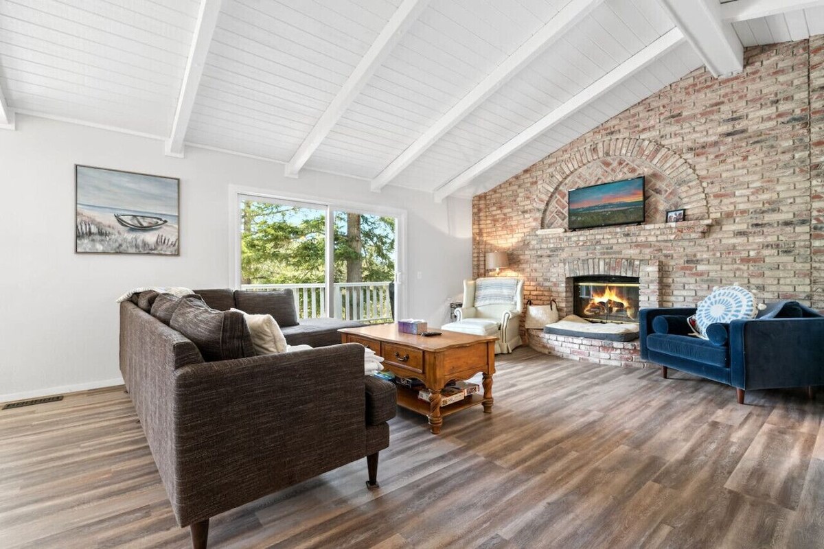 Sterling Jay Chalet- 3 Bed 2.5 Bath W/ Spa