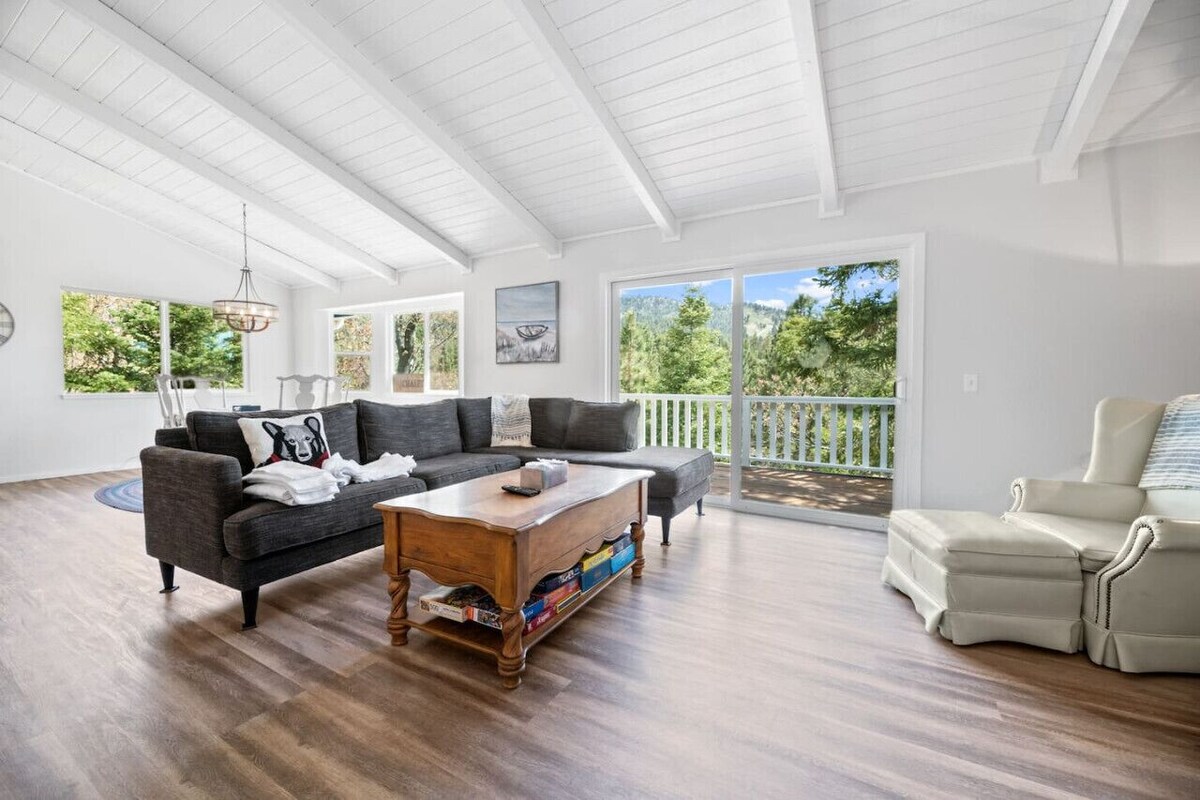 Photo 2 of Sterling Jay Chalet- 3 Bed 2.5 Bath W/ Spa