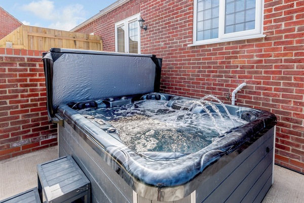 Hot tub | 1 Dawson Park - Dawson Holiday Homes, Mablethorpe