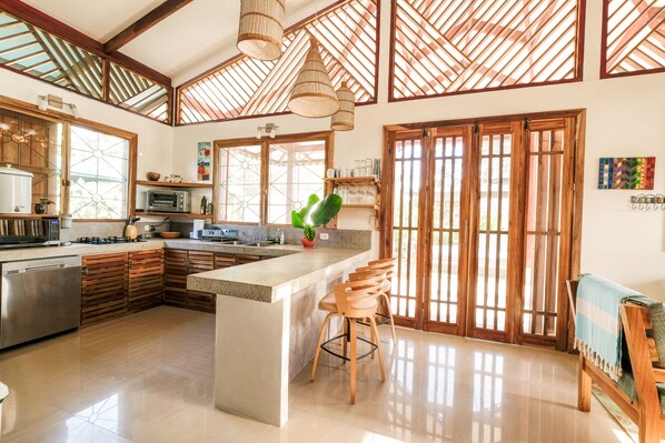 Fridge, microwave, oven, stovetop - Dishwasher-Private Pool-AC-Walk to Beach! (Puerto Viejo)