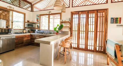 Dishwasher-Private Pool-AC-Walk to Beach!