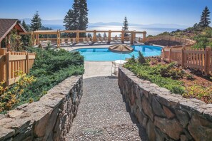A heated pool - Refinded Stay Rocky Ridge #95 (Tahoe City)