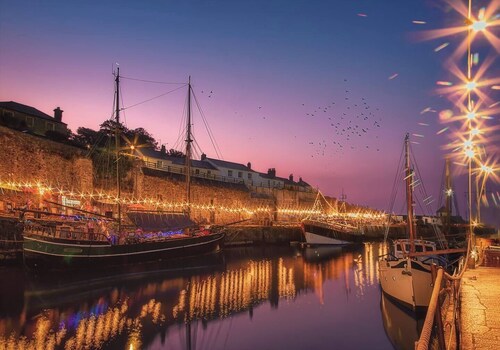 Traditional Cornish Cottage on Charlestown Harbour, parking, beach & pubs