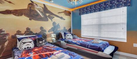 5 bedrooms, iron/ironing board, WiFi, bed sheets