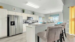 Fridge, microwave, oven, stovetop - Discounted!~5BR/Star Wars/Moana Themed/Close2Parks (Kissimmee)