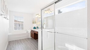 Combined shower/tub, hair dryer, towels