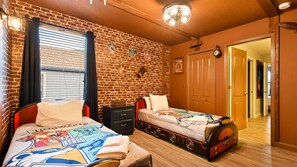 8 chambres, fer et planche à repasser, Wi-Fi, draps fournis