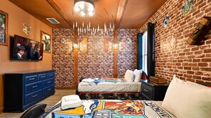 8 bedrooms, iron/ironing board, WiFi, bed sheets