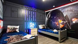 8 bedrooms, iron/ironing board, WiFi, bed sheets