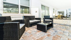 Outdoor dining - Champions Gate Spacious Family Villa w/ Great Outdoors (Davenport)