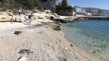 Una spiaggia nelle vicinanze