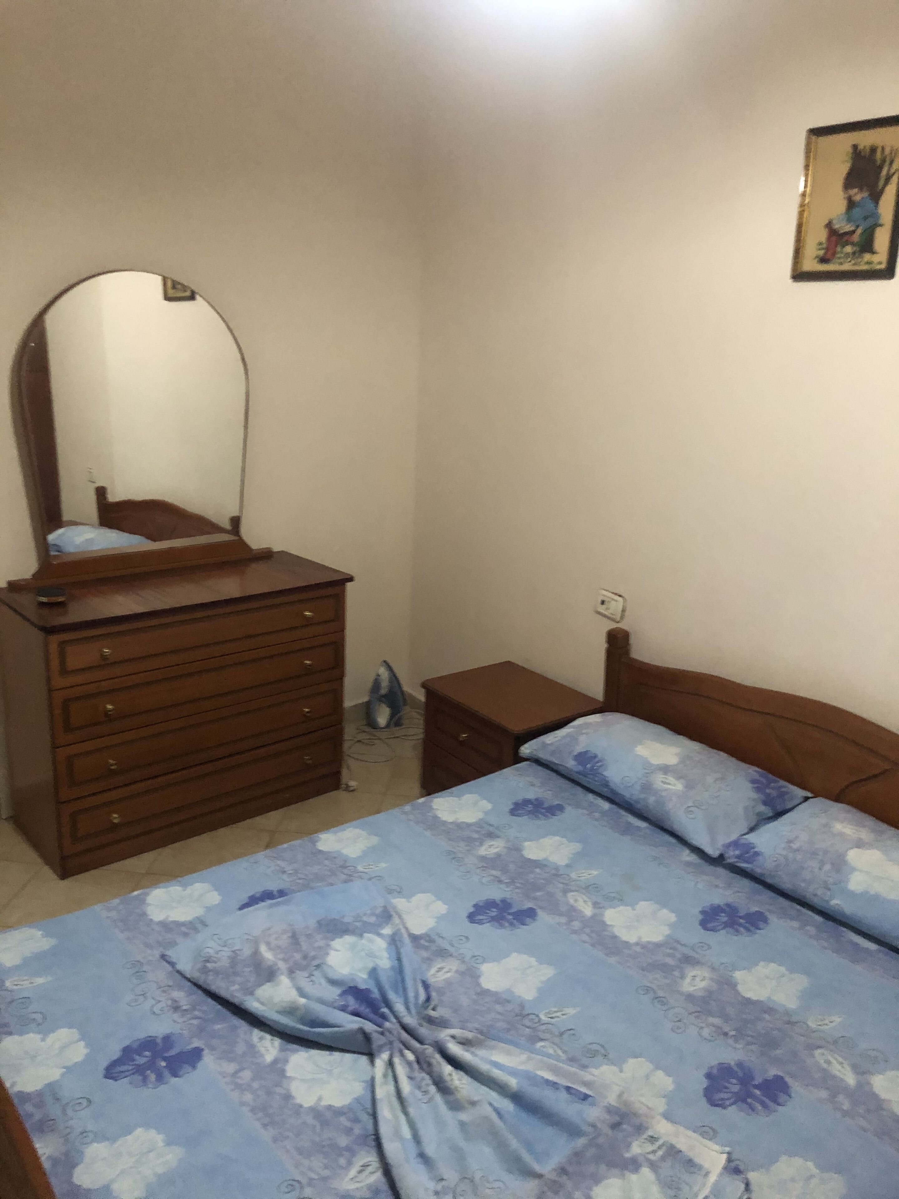 2 bedrooms, iron/ironing board, internet